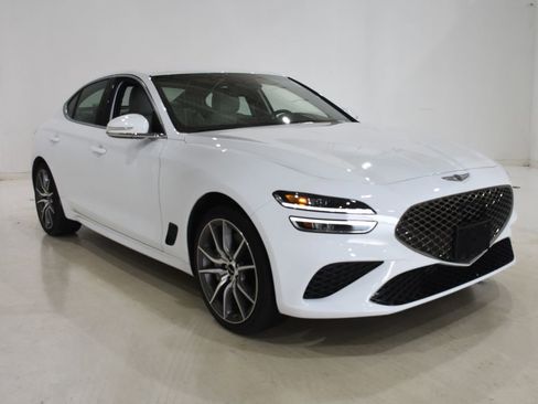 Used 2025 Genesis G70 2.5T image 1