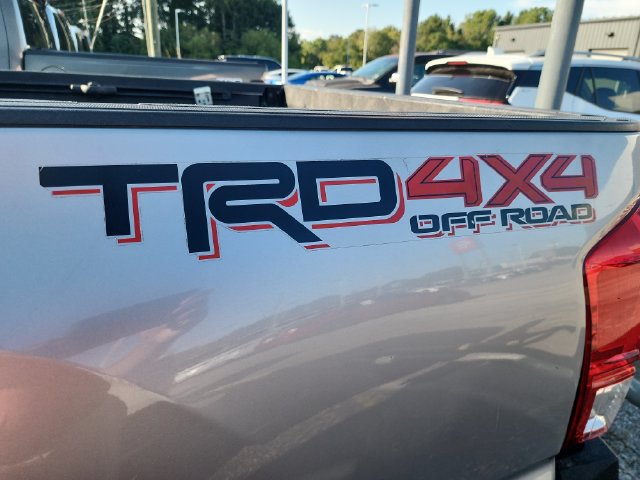 Used 2017 Toyota Tacoma TRD Off-Road AWD/4WD image 20