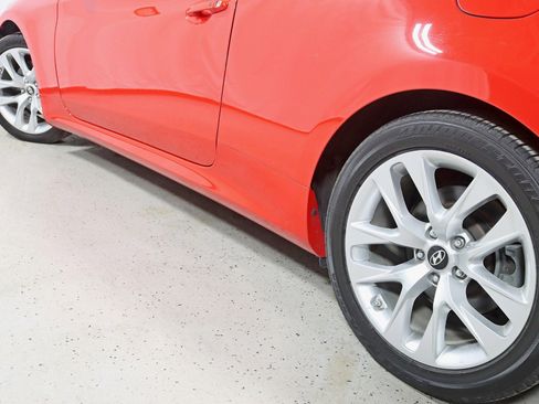 Used 2015 Hyundai Genesis 3.8 image 12