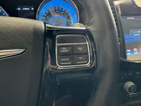 Used 2014 Chrysler 300 S w/ Luxury Group image 43
