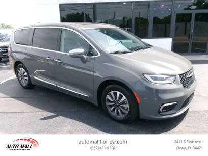 Used 2022 Chrysler Pacifica Limited
