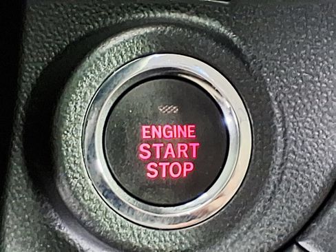 Used 2025 Subaru Outback Premium AWD/4WD image 18
