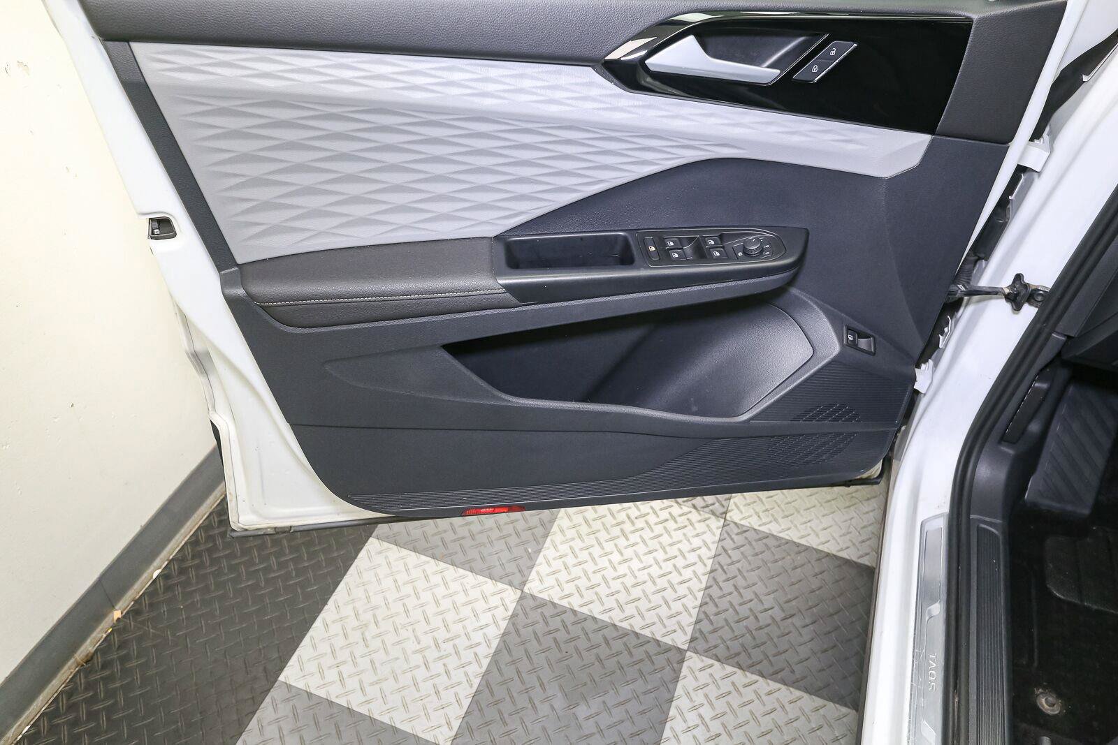 Certified 2024 Volkswagen Taos S AWD/4WD image 40