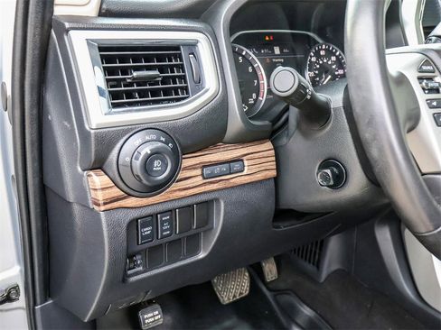 Used 2020 Nissan Titan SL w/ Moonroof Package image 33