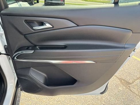 Used 2024 Chevrolet Traverse LT image 14