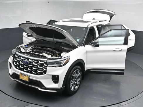 Certified 2025 Ford Explorer Platinum w/ Ultimate Package AWD/4WD image 58