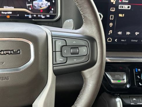 Used 2023 GMC Sierra 1500 Denali w/ Technology Package AWD/4WD image 18