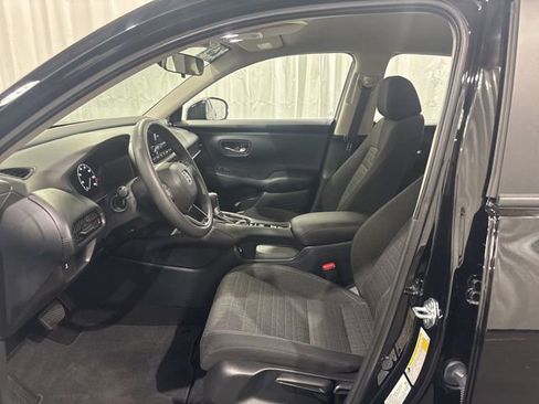 Used 2023 Honda HR-V LX image 9