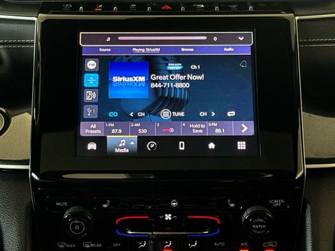 Used 2023 Jeep Grand Cherokee Altitude AWD/4WD image 18