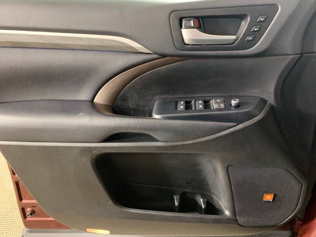 Used 2019 Toyota Highlander Limited AWD/4WD image 34