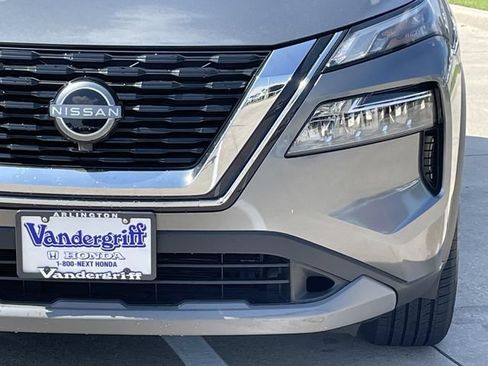 Used 2023 Nissan Rogue SV FWD image 8