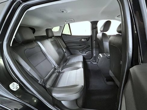 Used 2025 Chevrolet Trax LT FWD image 18