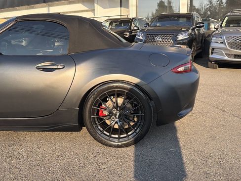 Used 2017 MAZDA MX-5 Miata Club w/ Brembo/BBS Package RWD image 3