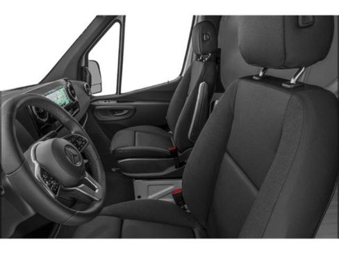 Used 2025 Mercedes-Benz Sprinter 2500 image 9