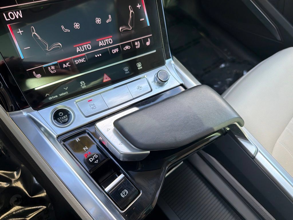 Used 2024 Audi Q8 e-tron Premium Plus w/ Premium Plus Package AWD/4WD image 27