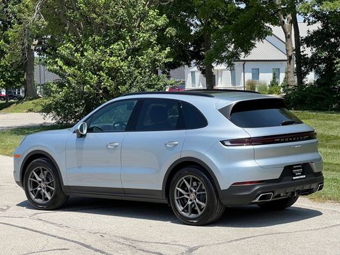 Certified 2025 Porsche Cayenne AWD/4WD image 3