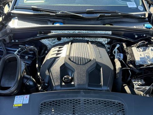 Used 2022 Porsche Macan w/ Premium Package Plus image 35