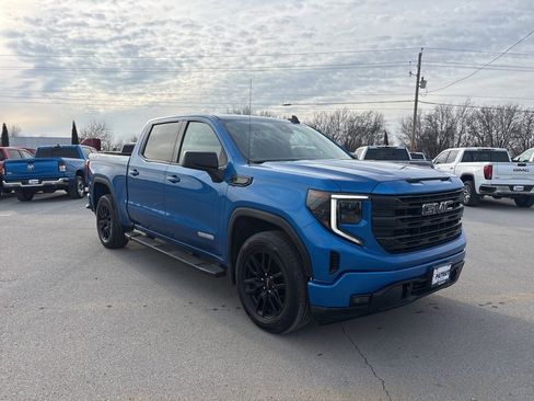 Used 2022 GMC Sierra 1500 Elevation w/ LPO, Elevation Black Package image 1