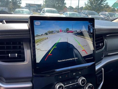 Used 2024 Ford Expedition XLT image 21