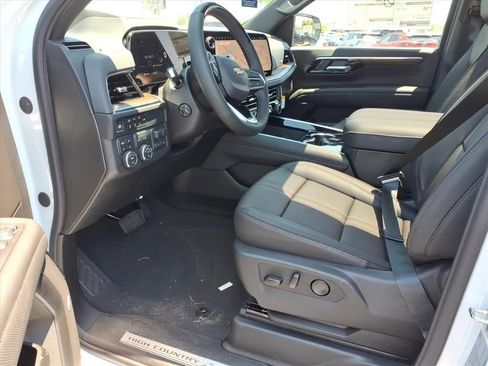 New 2026 Chevrolet Suburban High Country AWD/4WD image 9