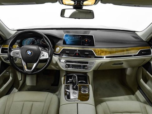 Used 2017 BMW 740i xDrive image 12