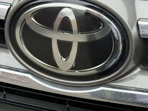 Used 2018 Toyota Highlander Limited image 9