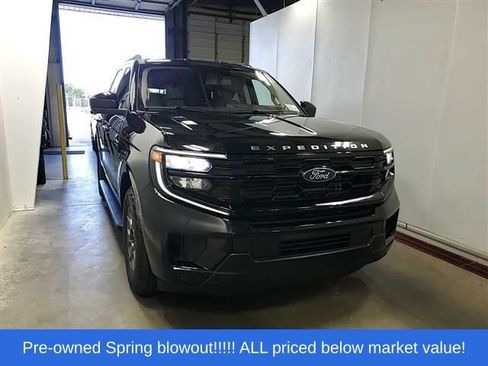 Used 2025 Ford Expedition Active RWD image 3