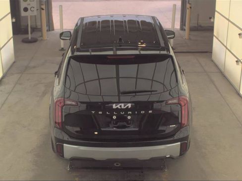 Used 2024 Kia Telluride LX image 10