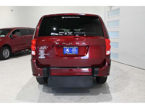 Used 2020 Dodge Grand Caravan SXT FWD image 7