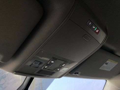 Used 2022 Volkswagen Atlas SE image 25