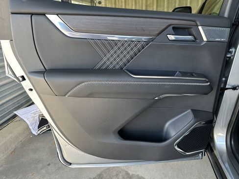 Certified 2025 GMC Acadia Denali w/ Super Cruise Package image 33