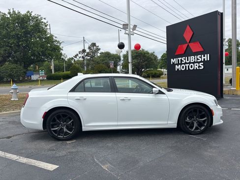 Used 2023 Chrysler 300 Touring L w/ Popular Equipment Group RWD image 2