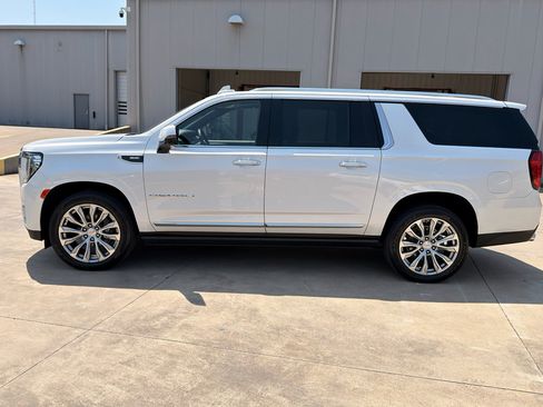 Used 2022 GMC Yukon XL Denali image 6