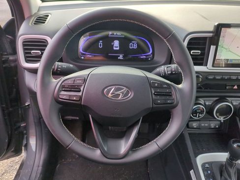 Certified 2025 Hyundai Venue Limited FWD image 13