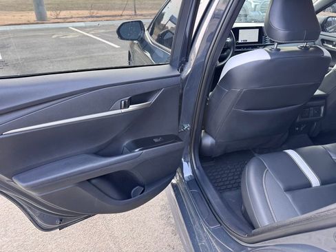 Used 2025 Toyota Camry SE w/ Convenience Package image 30