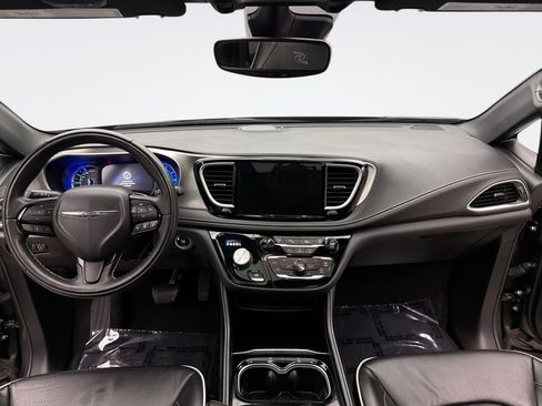 Used 2022 Chrysler Pacifica Limited w/ S Appearance Package image 14