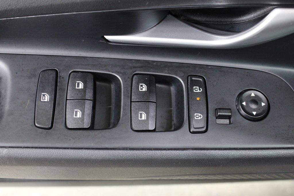 Used 2024 Hyundai Elantra Limited FWD image 19