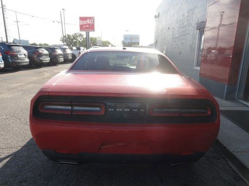 Used 2016 Dodge Challenger SXT image 8