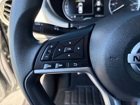 Used 2022 Nissan Versa SV image 22