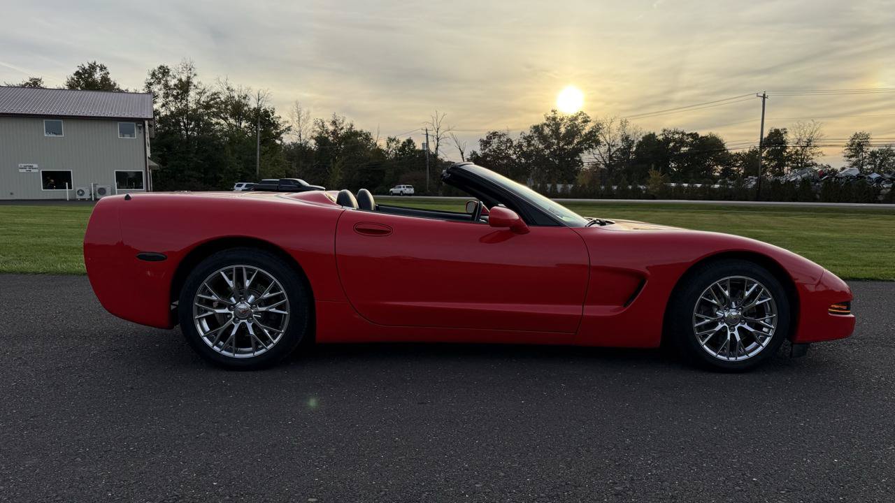 Used 2001 Chevrolet Corvette Convertible w/ Preferred Equipment Group1 RWD image 4