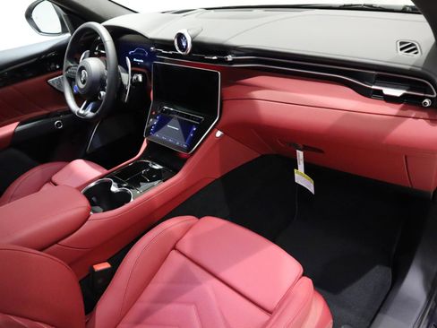 New 2025 Maserati Grecale Modena image 17