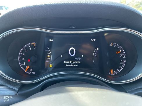 Used 2022 Jeep Grand Cherokee Laredo E image 13