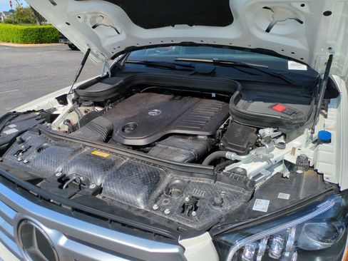 Used 2025 Mercedes-Benz GLS 450 4MATIC image 34