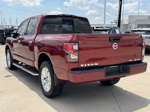 Used 2020 Nissan Titan SL w/ Moonroof Package AWD/4WD image 8