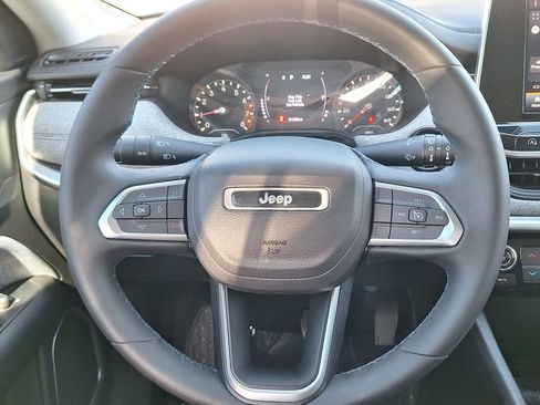 Used 2022 Jeep Compass Latitude AWD/4WD image 13