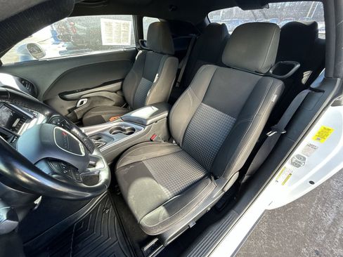 Used 2021 Dodge Challenger SXT image 4