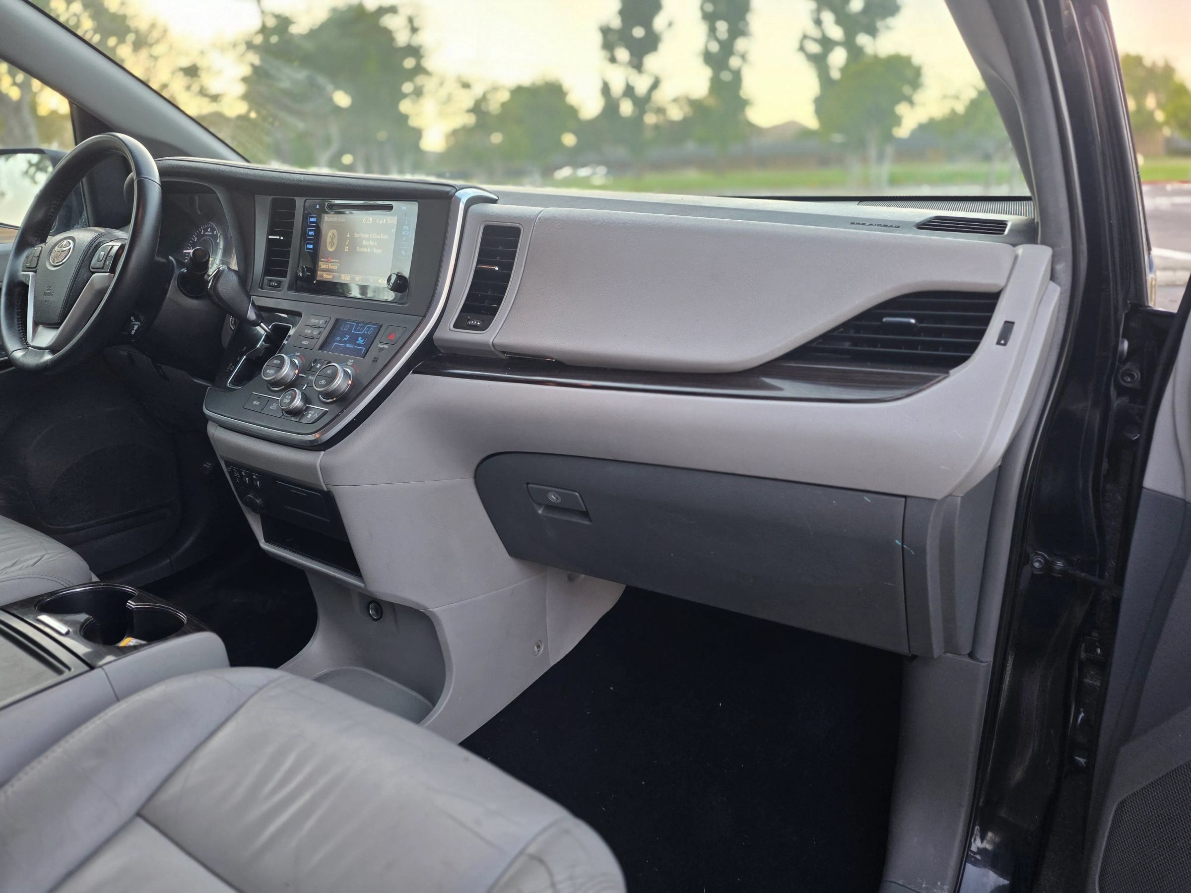 Used 2017 Toyota Sienna XLE FWD image 20