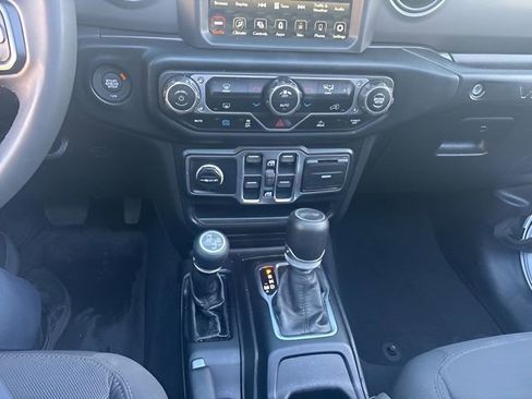 Used 2023 Jeep Wrangler Unlimited w/ Sun & Screen Package image 12