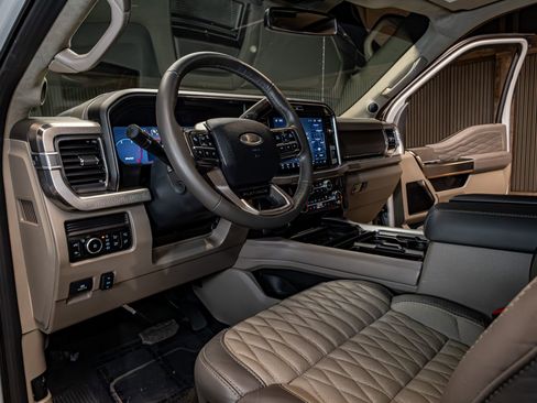 Used 2026 Ford F450 Platinum w/ Platinum Plus Package image 16