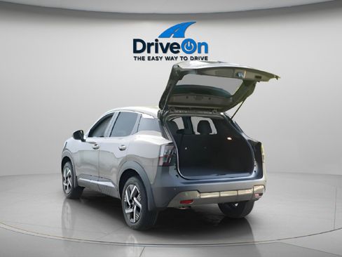 Used 2025 Nissan Kicks SV image 2